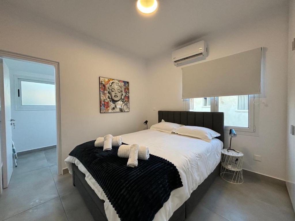 Ferienwohnung Venus Lighthouse 2B, Sea-View, Paphos Center Exterior foto