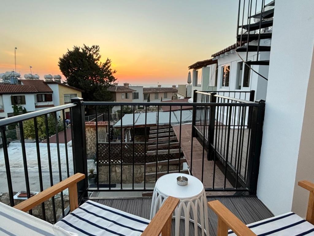 Ferienwohnung Venus Lighthouse 2B, Sea-View, Paphos Center Exterior foto